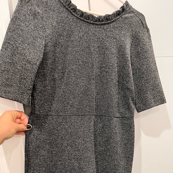 Ann Taylor great work dress. All elastic. Very forgiving and slimming - Picture 2 of 4